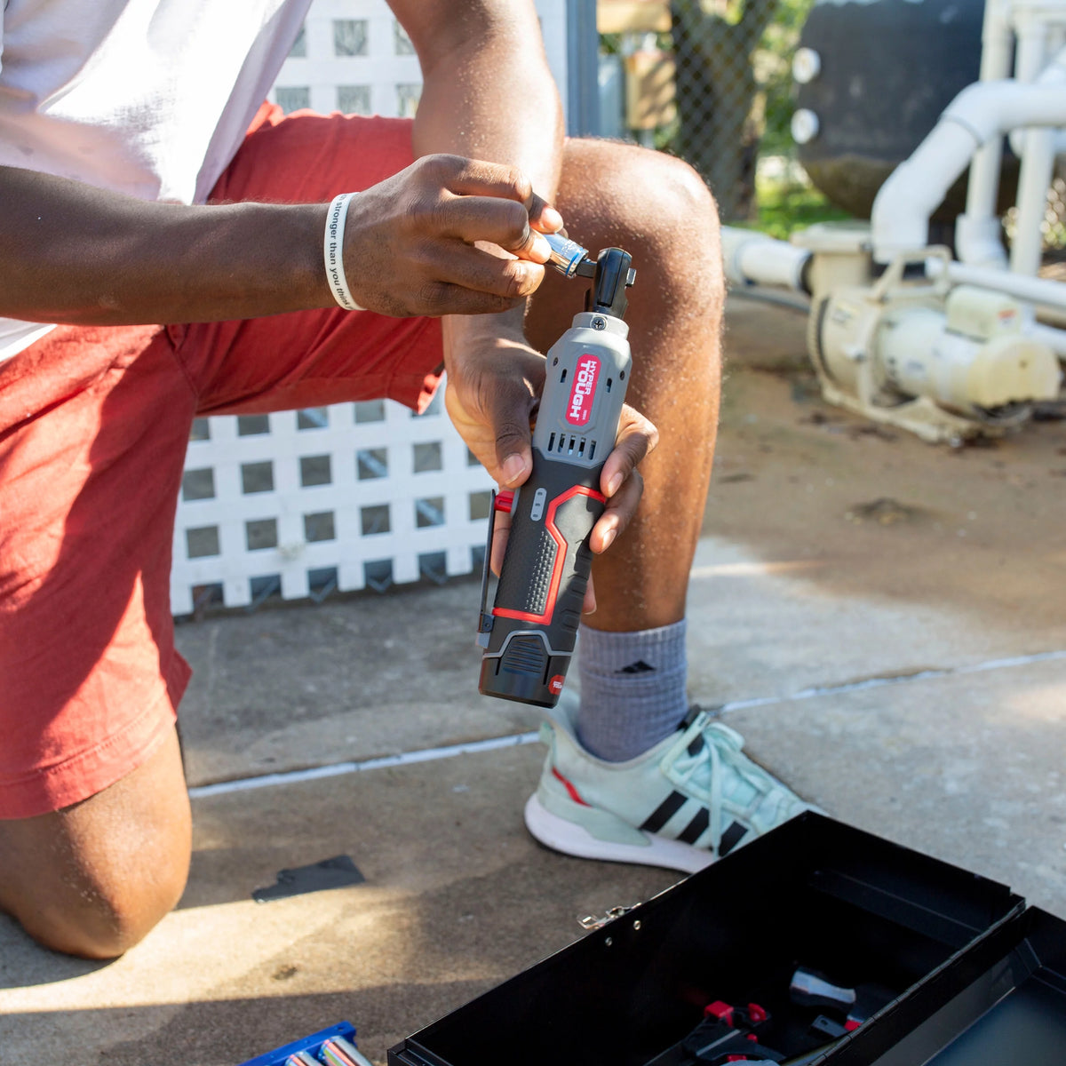 12V Max Lithium-Ion Cordless 3/8-Inch Ratchet with Battery and Charger C2377