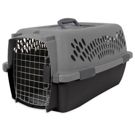 Traditional Pet Carrier I573991