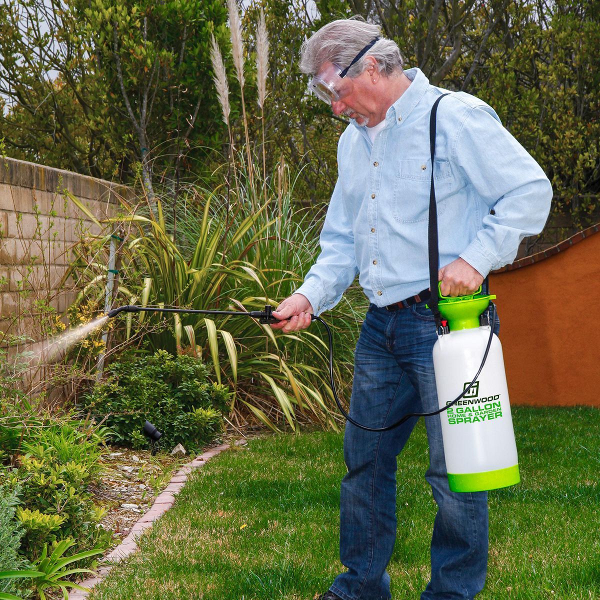 2 Gallon Home and Garden Sprayer O56122
